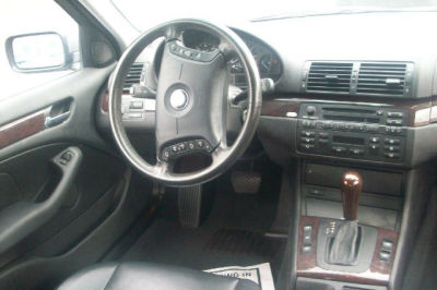 2003 BMW 325  i