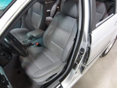 2001 BMW 325 i