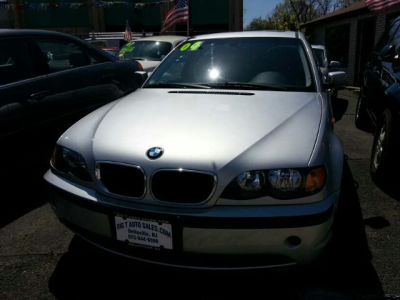 2004 BMW 325  i