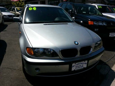 2004 BMW 325  i
