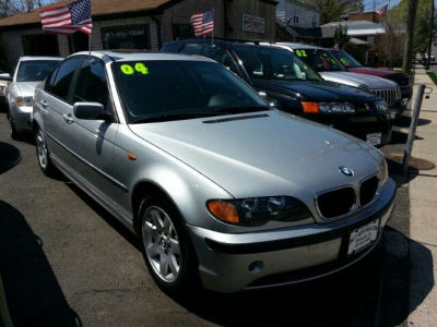 2004 BMW 325  i