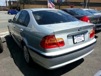 2004 BMW 325  i