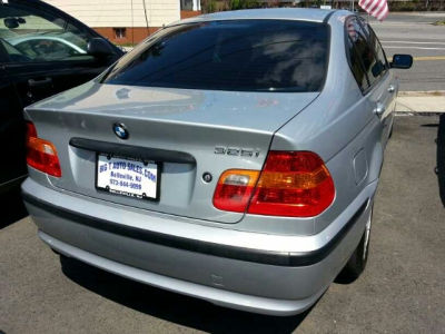 2004 BMW 325  i