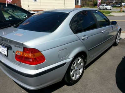 2004 BMW 325  i