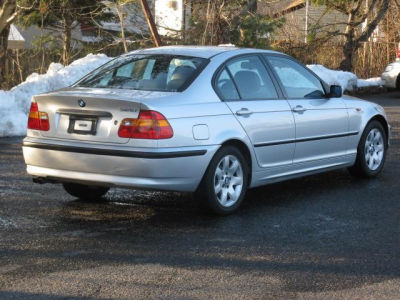 2005 BMW 325  i