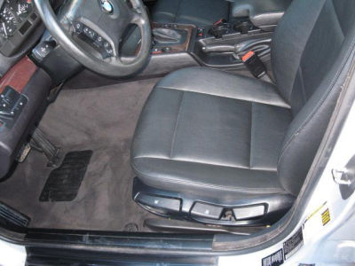 2005 BMW 325  i
