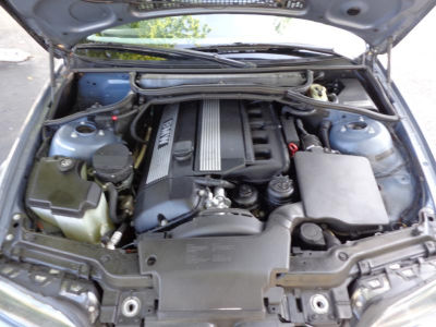 2002 BMW 325 i