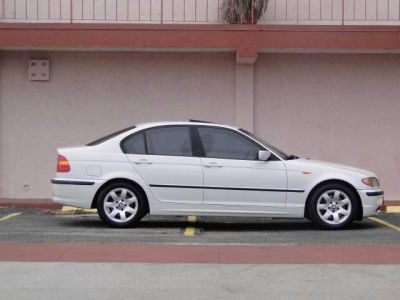 2002 BMW 325  i