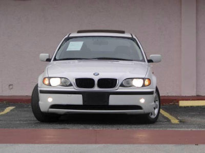 2002 BMW 325  i