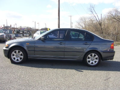 2003 BMW 325  xi