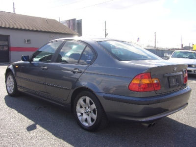 2003 BMW 325  xi
