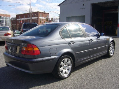 2003 BMW 325  xi