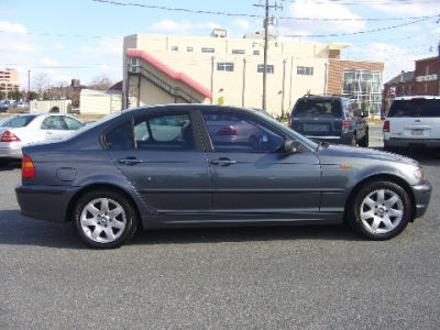2003 BMW 325  xi