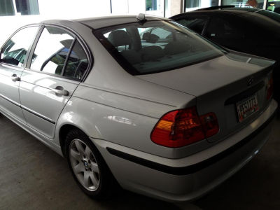 2004 BMW 325  i