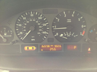 2004 BMW 325  i