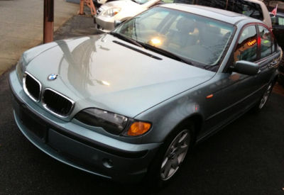 2002 BMW 325  i
