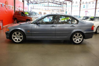 2001 BMW 325  i