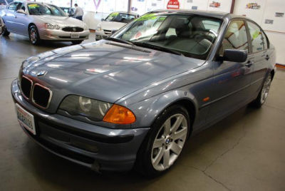 2001 BMW 325  i