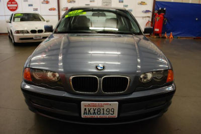2001 BMW 325  i