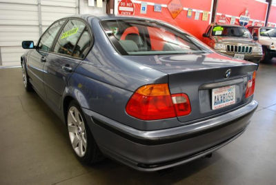 2001 BMW 325  i