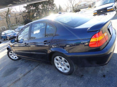 2003 BMW 325  xi