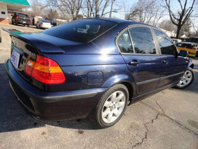 2003 BMW 325  xi