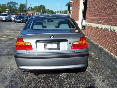 2005 BMW 325  i