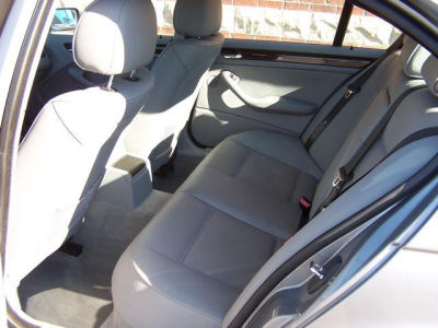 2005 BMW 325  i