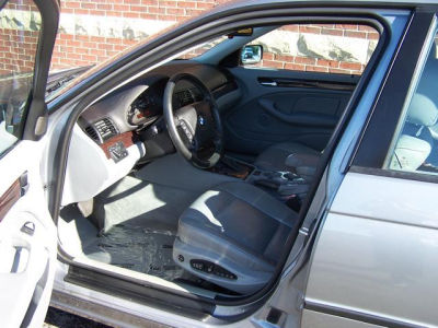 2005 BMW 325  i