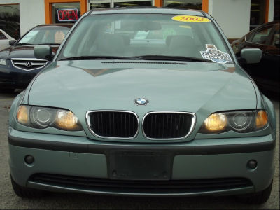 2002 BMW 325  i