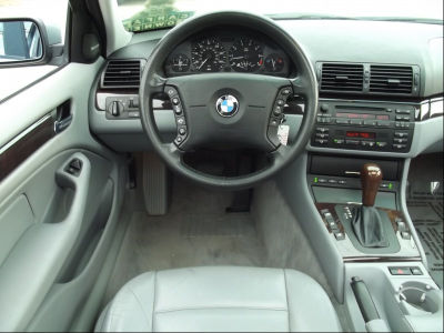 2002 BMW 325  i