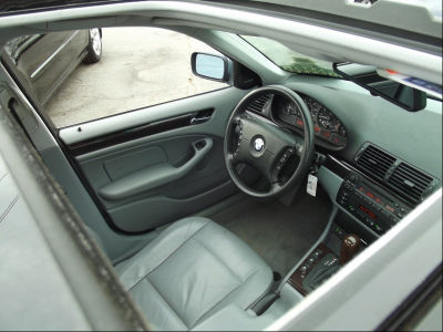 2002 BMW 325  i