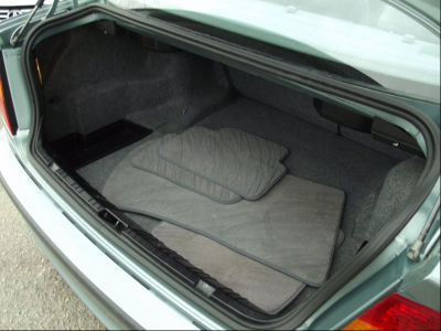 2002 BMW 325  i