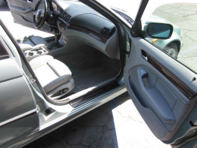 2003 BMW 325 i
