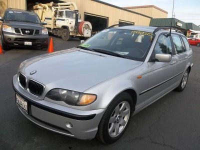 2003 BMW 325  iT