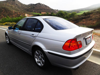 2004 BMW 325  i