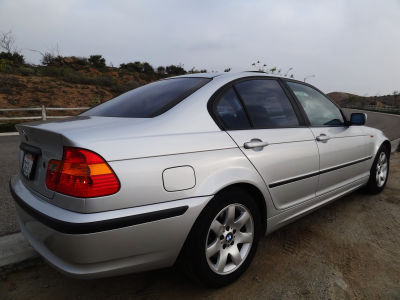 2004 BMW 325  i
