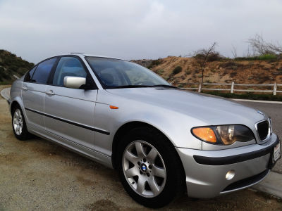 2004 BMW 325  i