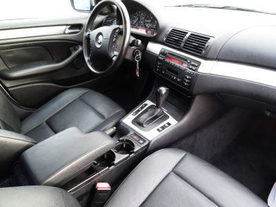 2004 BMW 325  i