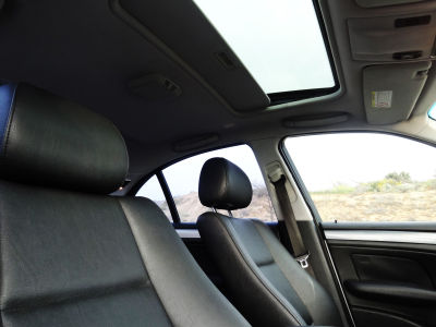 2004 BMW 325  i