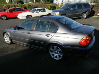 2001 BMW 325  i