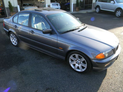 2001 BMW 325  i