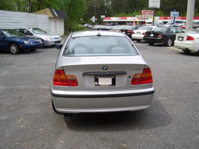 2005 BMW 325  i