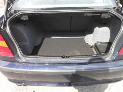 2004 BMW 325 xi