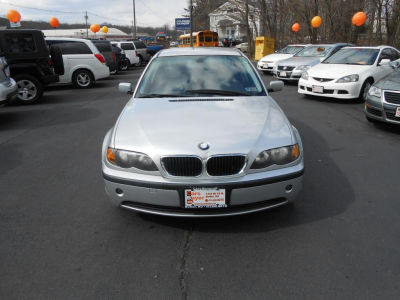 2004 BMW 325  i