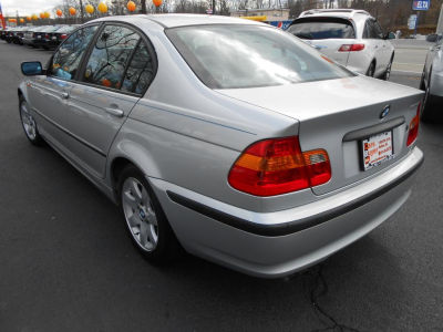 2004 BMW 325  i
