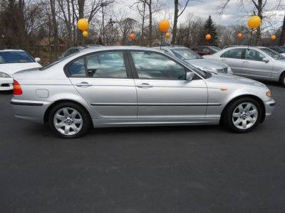 2004 BMW 325  i