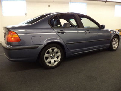 2003 BMW 325  i