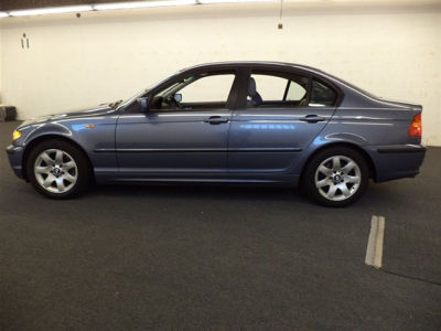 2003 BMW 325  i