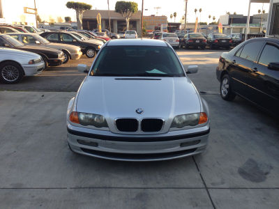 2001 BMW 325  i